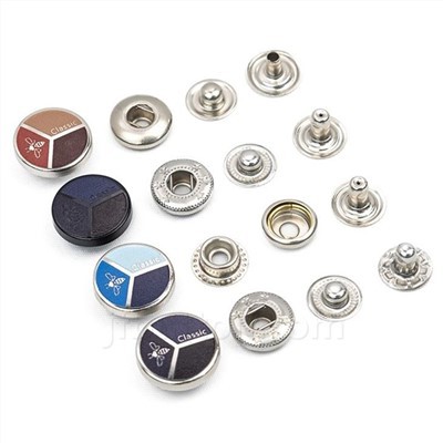 Encaixes de metal coloridos