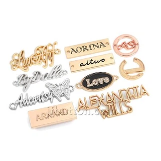 Logotipo de metal para roupas